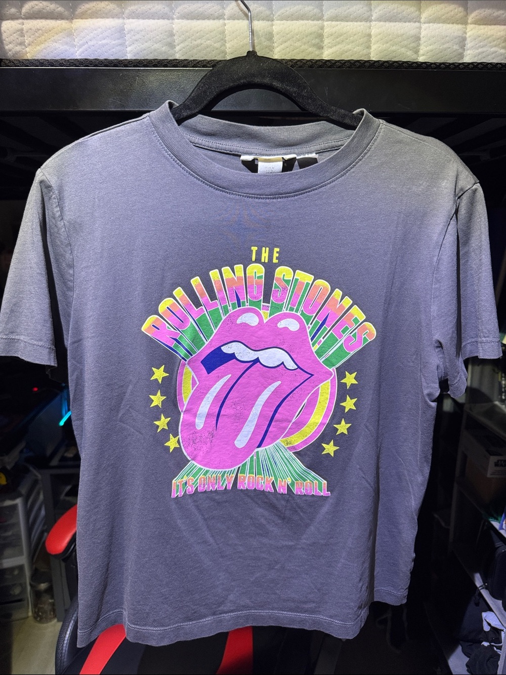 H&M Gray Graphic Rolling Stones Short Sleeve Tee with Pink & Yellow Artwork